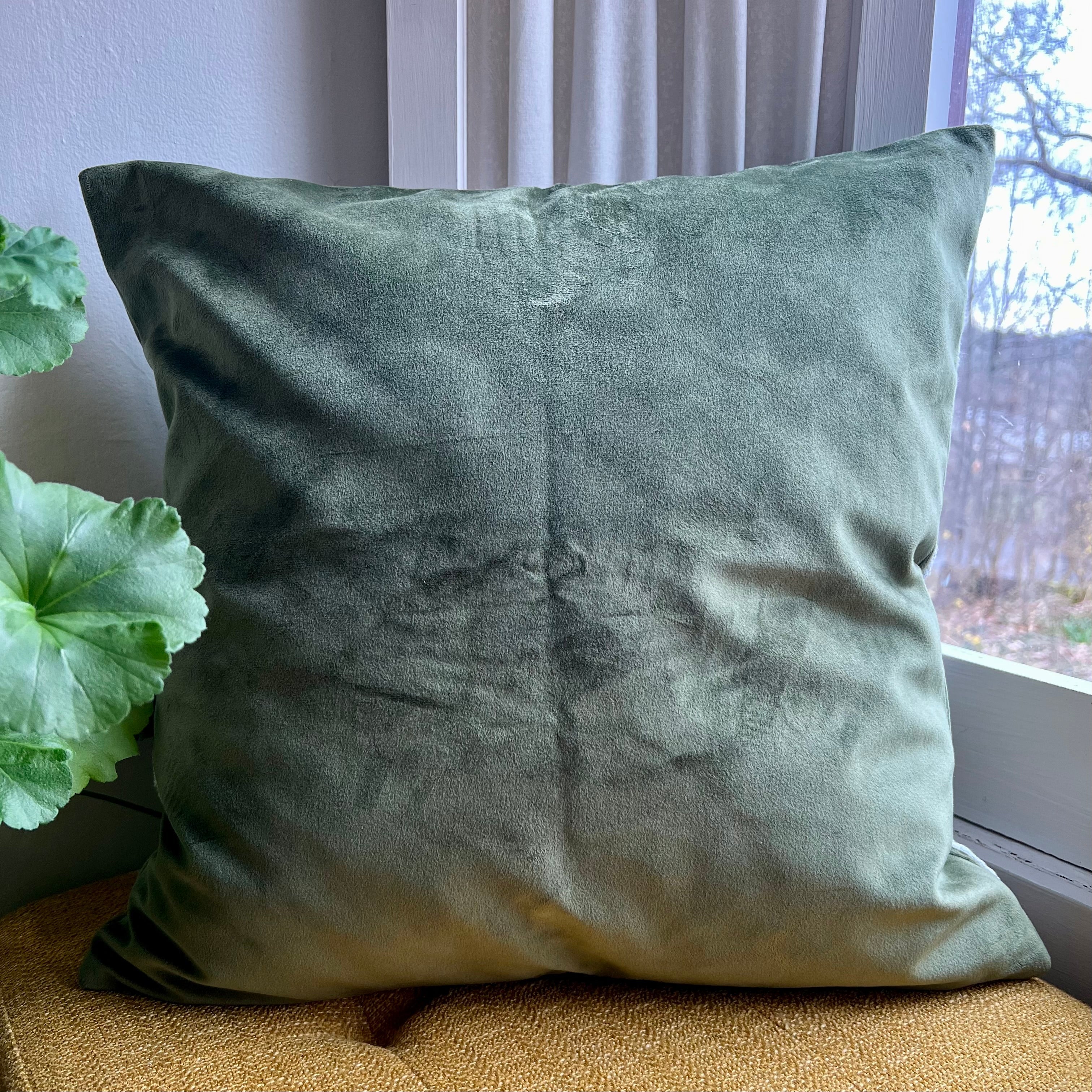 Tufted Tiger Velvet Pillow Cover - Image 3